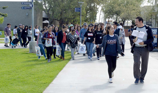 New students going on a campus tour